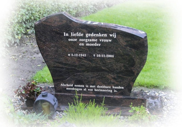 Dubbel grafmonument in aurora red graniet