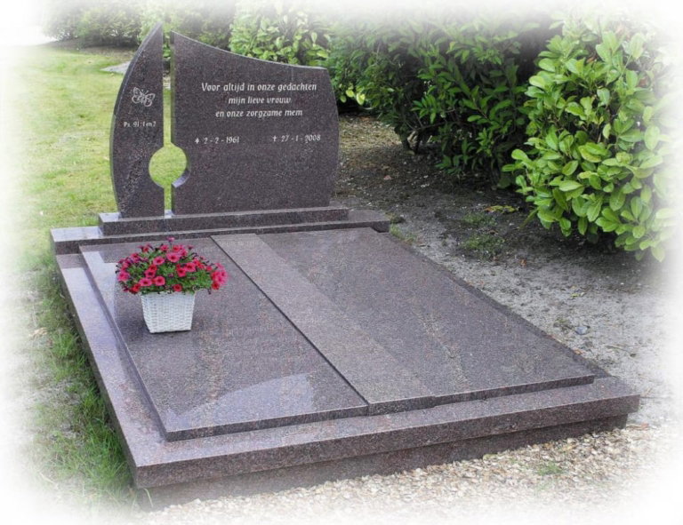 Dubbele grafsteen met twee verschillende letterplaten