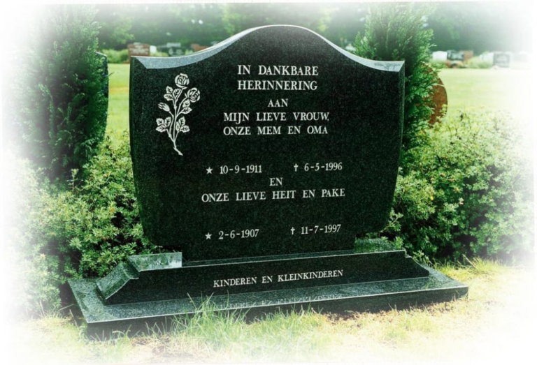 Grafmonument uitgevoerd in busgowetz graniet