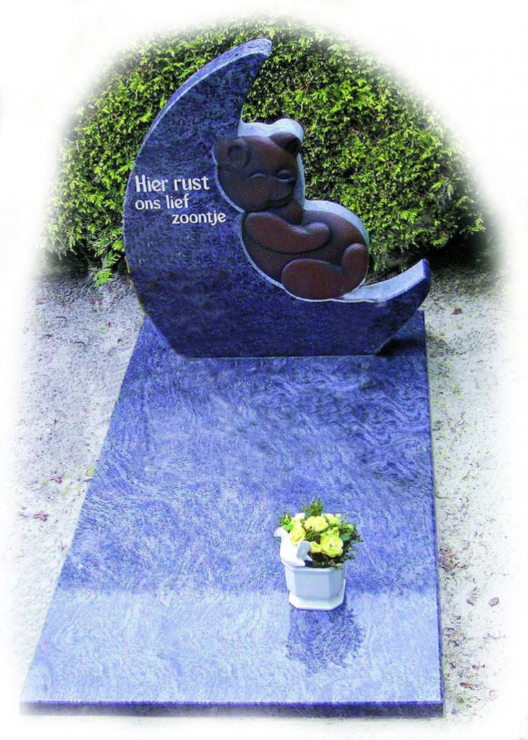 Grafsteen kind Orion Blue Graniet met slapend beertje KS 10 NW 1