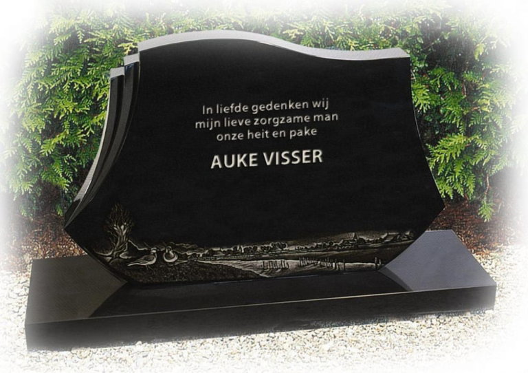 Stijlvol en degelijk dubbel grafmonument in zwart graniet