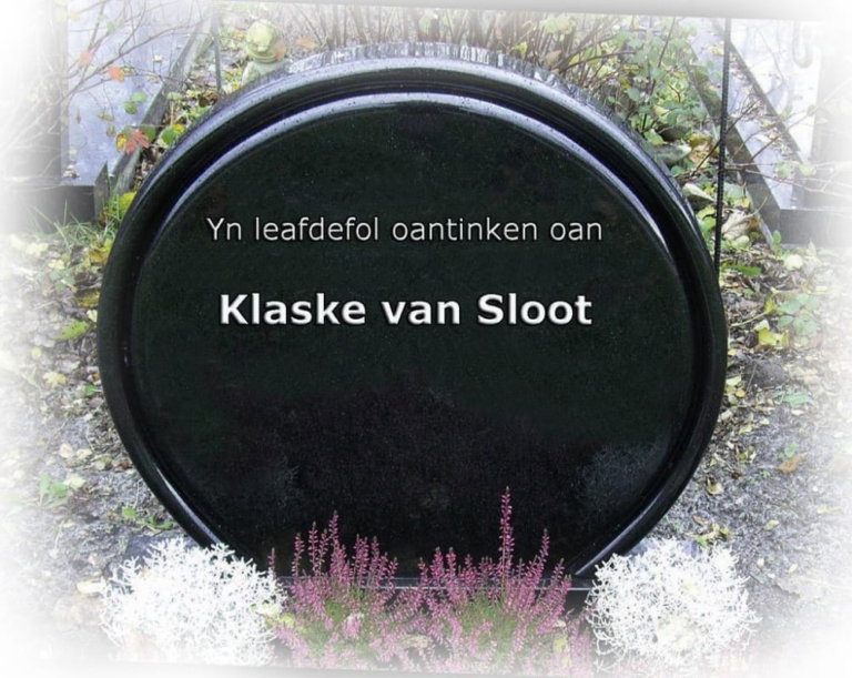 Zwart ovaalvormig grafmonument