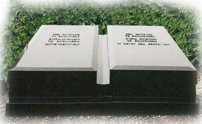 stijlvol familiegraf in twee graven