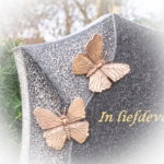 Bronzen vlinders detail grafmonument