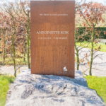 Cortenstaal tekstplaats grafmonument