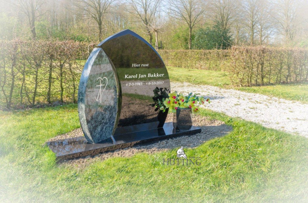 Grafsteen Zwart Graniet met Olive Green Granieten zuil