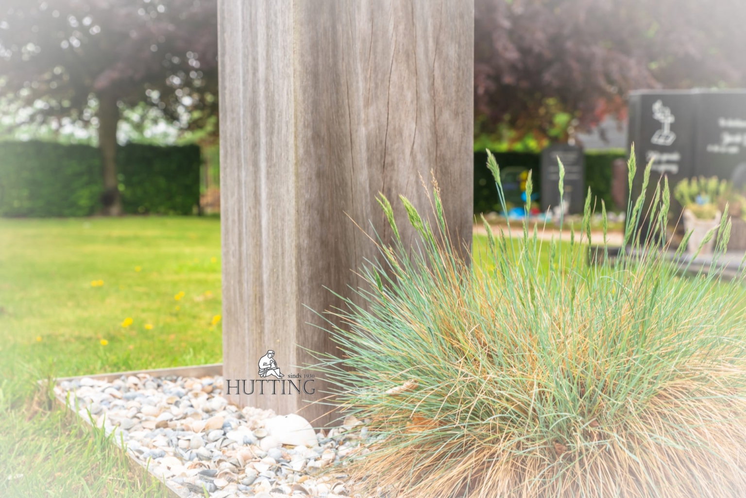 Houten grafmonument