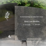 Grafsteen letterplaat Impala Graniet met Zwart Granieten zuil
