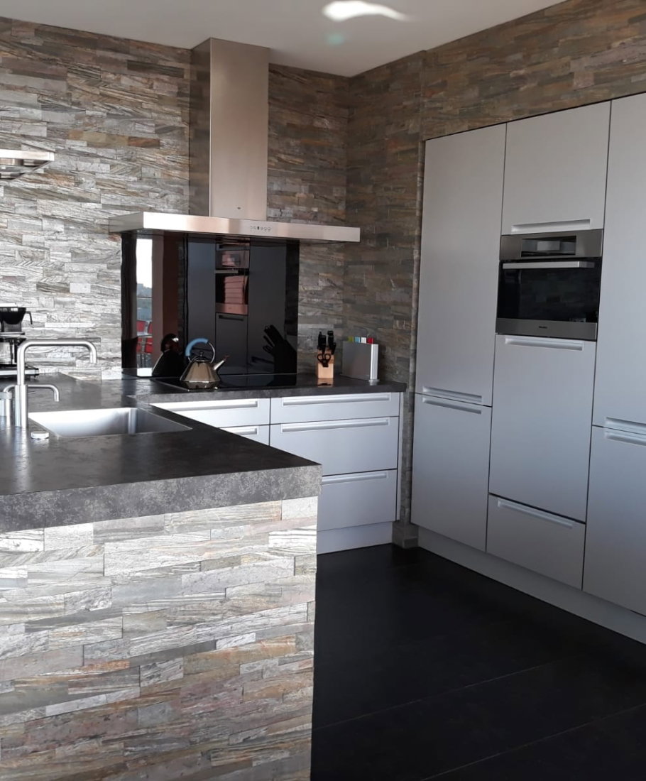 Keuken met rockwall natuursteen