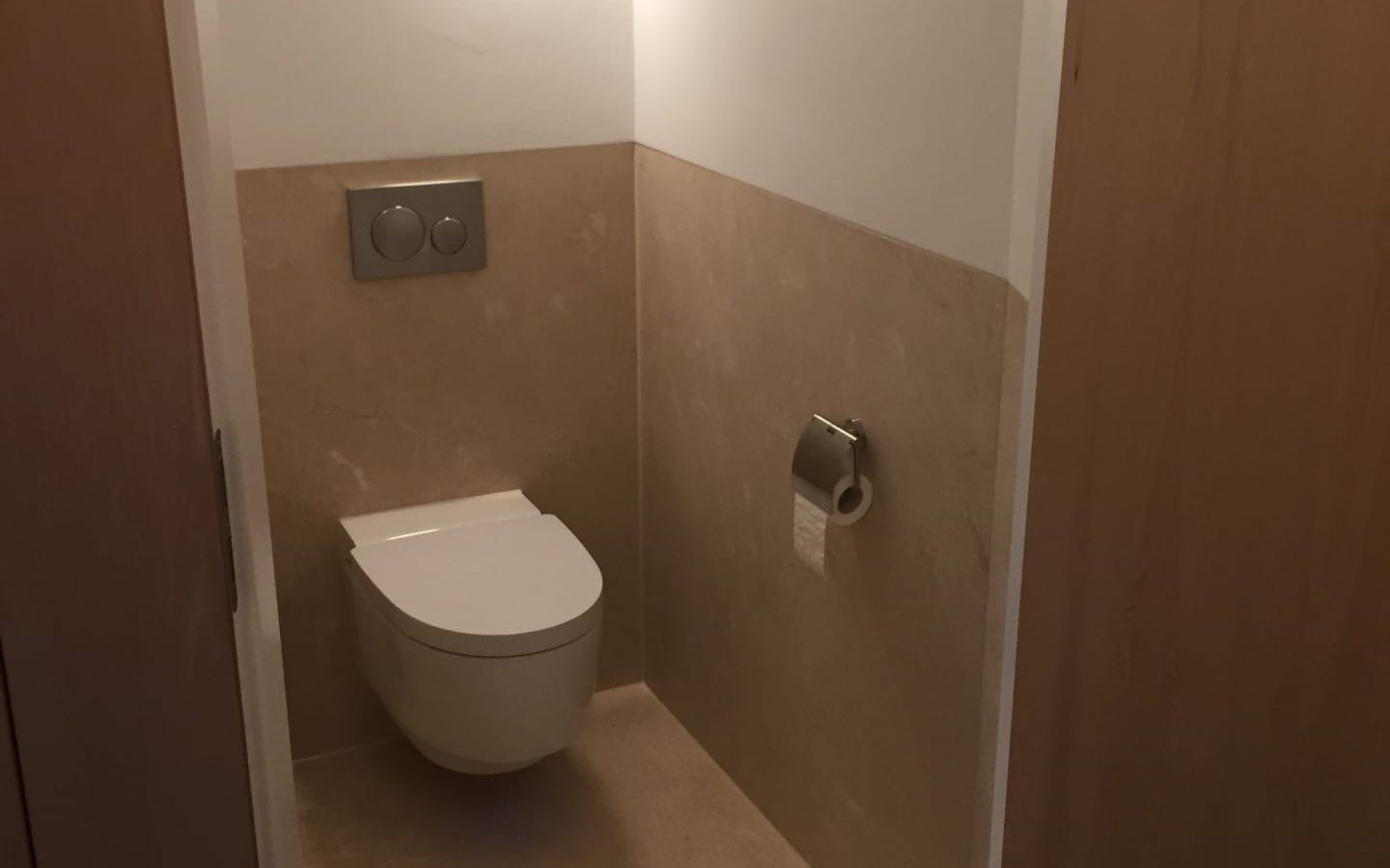 Crema Marfil wc scaled