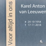 Grafmonument met RVS uitgesneden tekst scaled e1598260924650