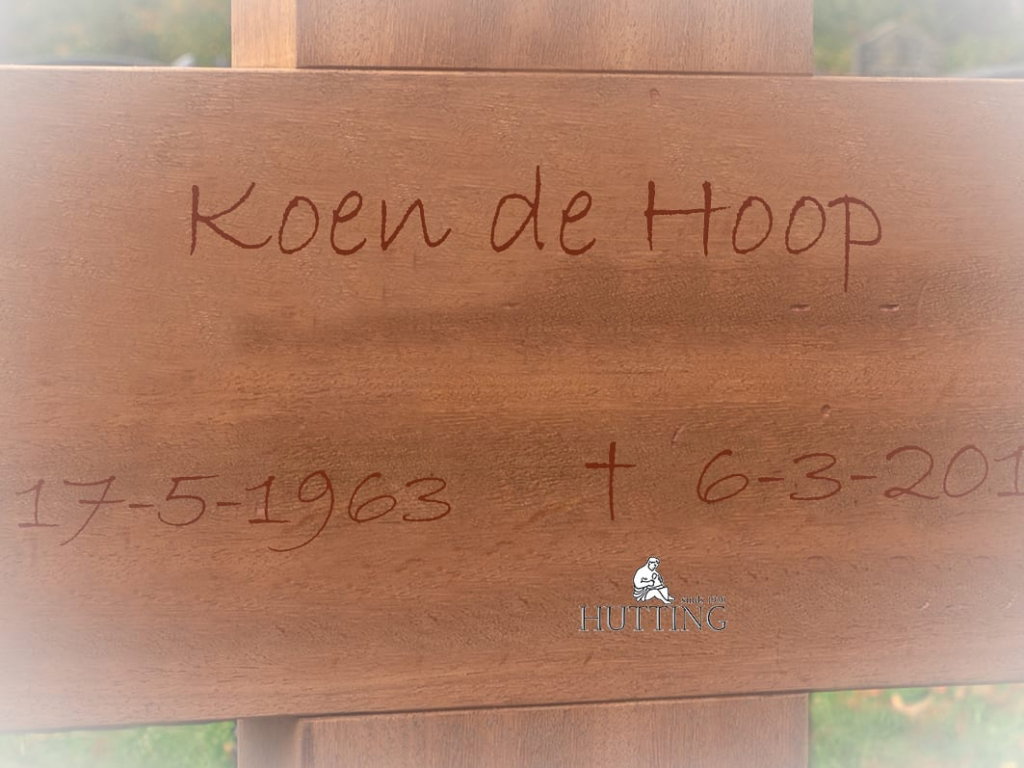 Grafmonument hout