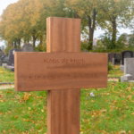 Grafmonument houten kruis scaled