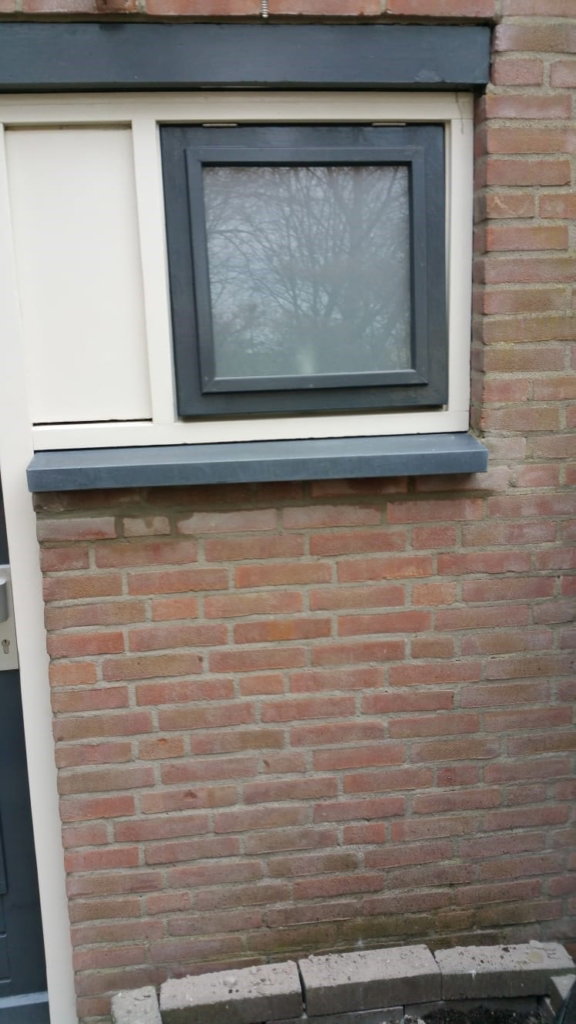 Raamdorpel grijze natuursteen