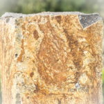 Basaltzuil grafsteen scaled