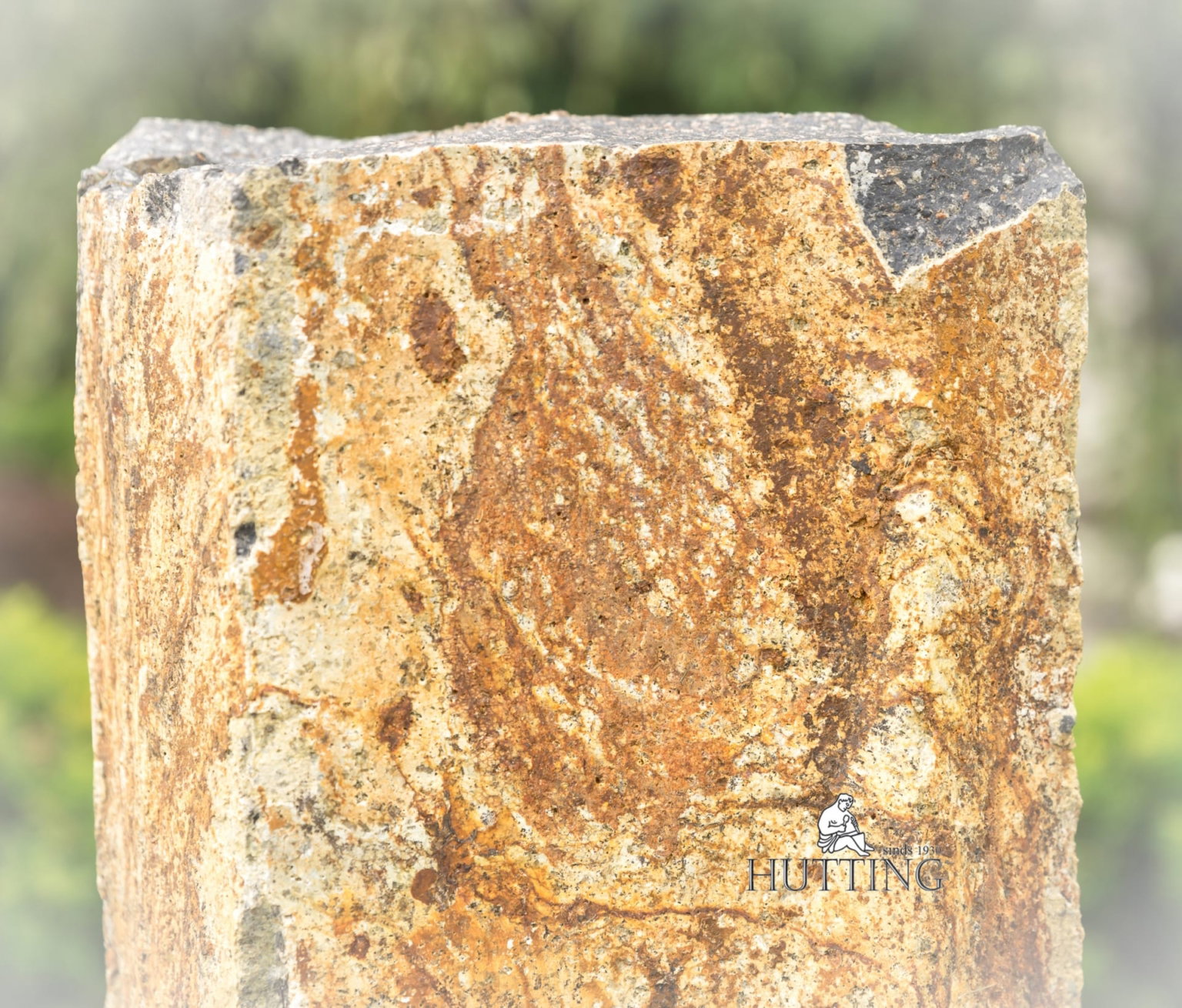 Basaltzuil grafsteen scaled