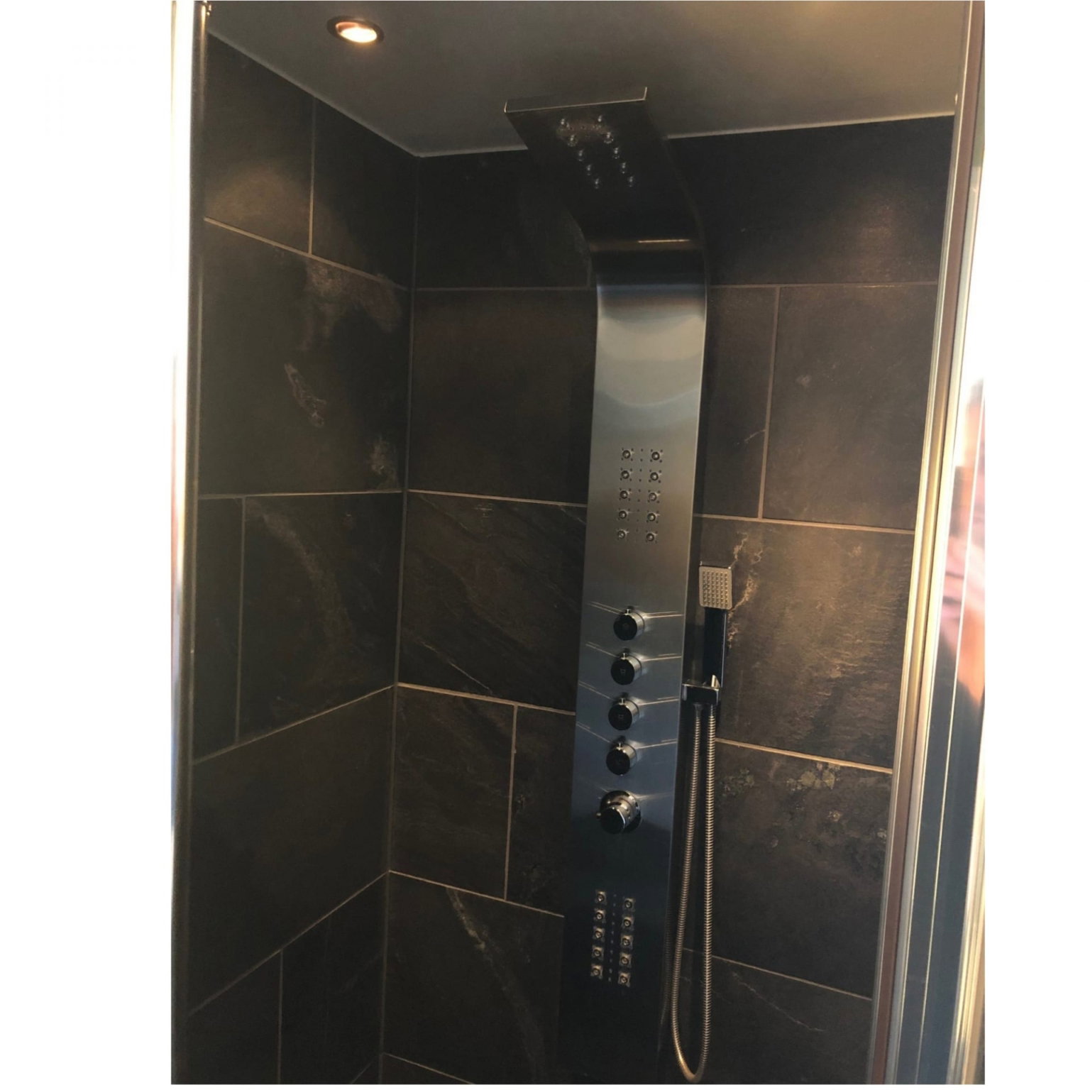 Douchehok bekleed met natuursteen carbon gold scaled