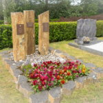 Grafmonument met Basaltzuilen scaled