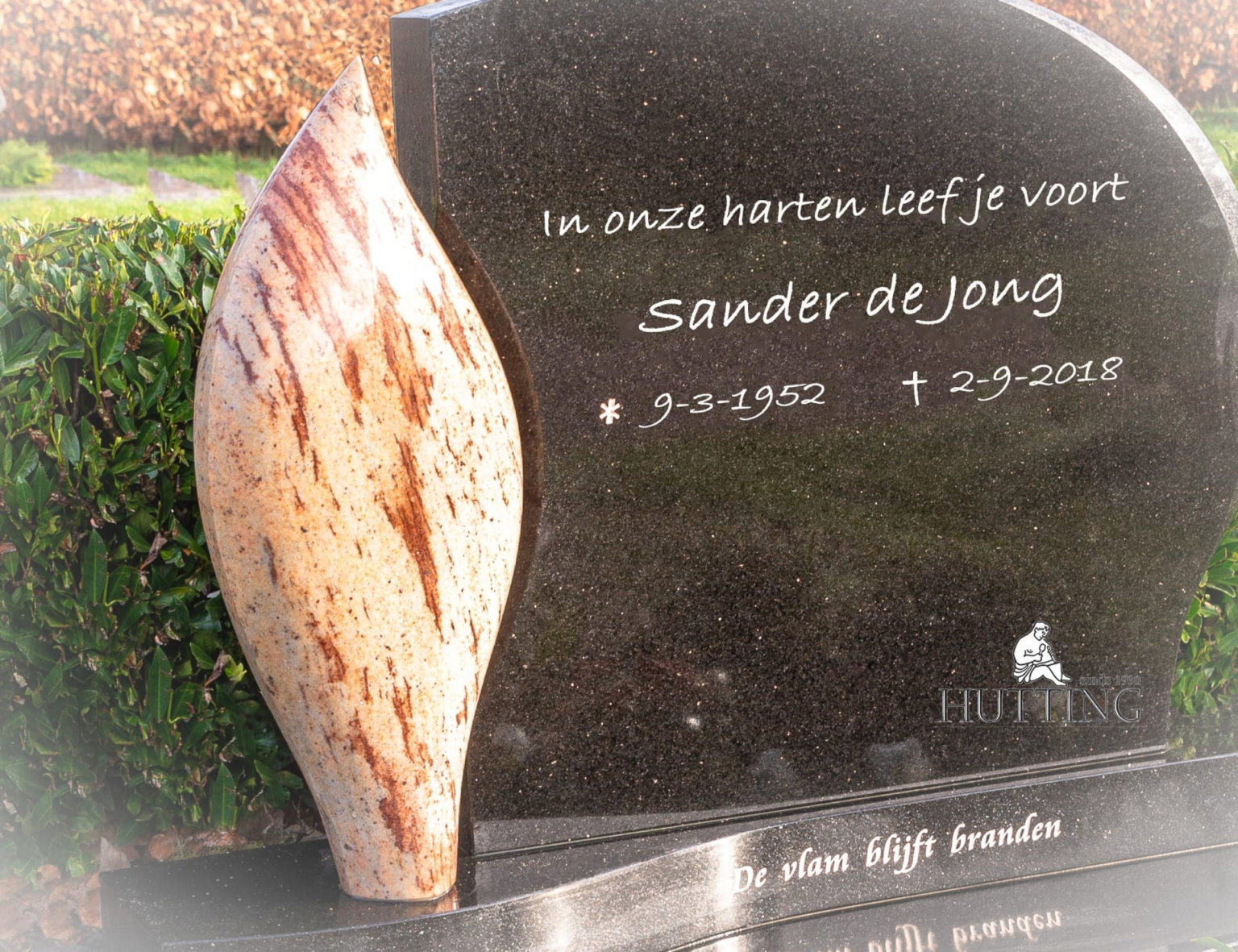 Granieten grafsteen met Ivory Brown zuil 1 scaled
