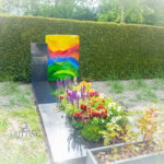 Grafsteen met gekleurd glas scaled