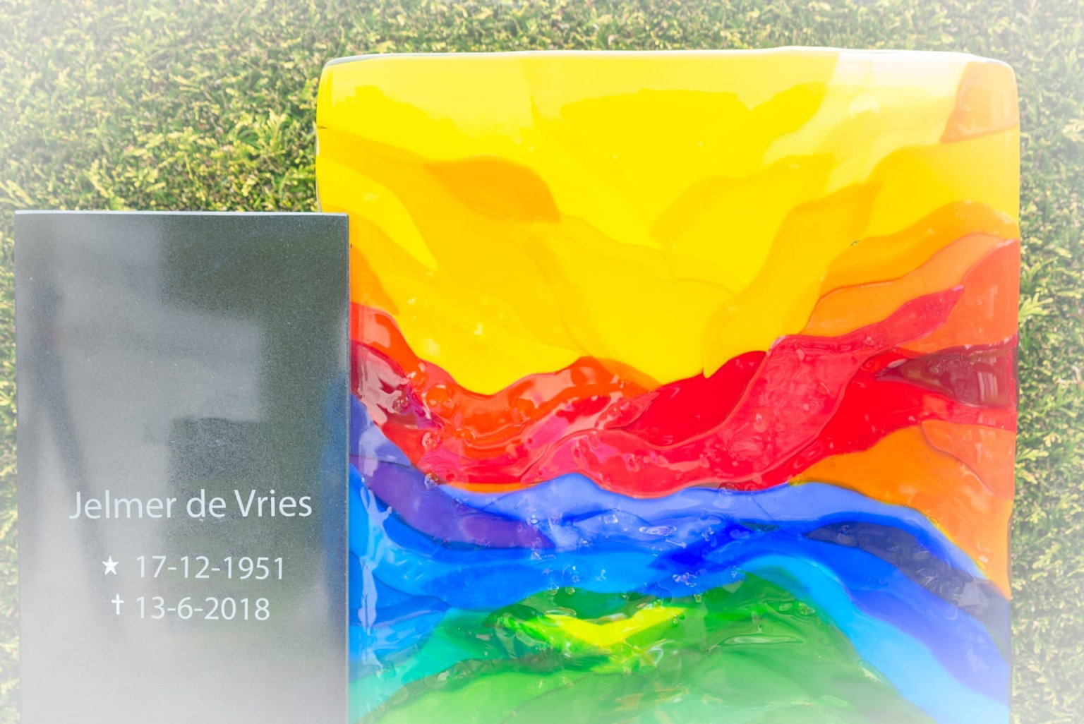 Grafsteen met glasfusion scaled