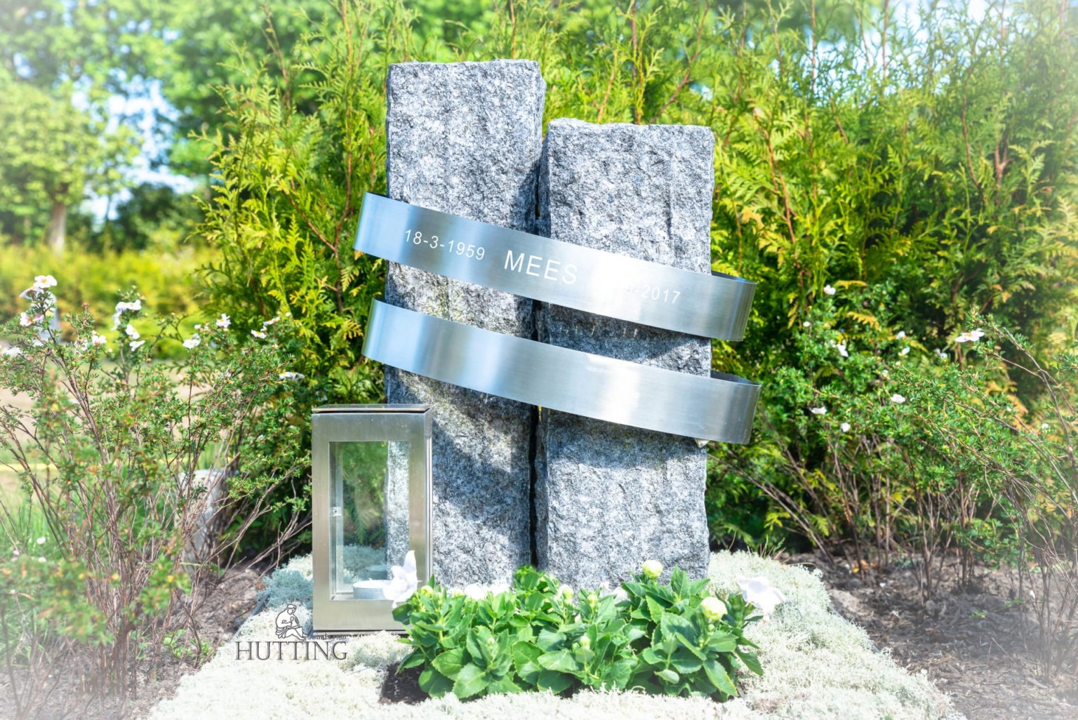 Grafmonument met RVS tekst scaled