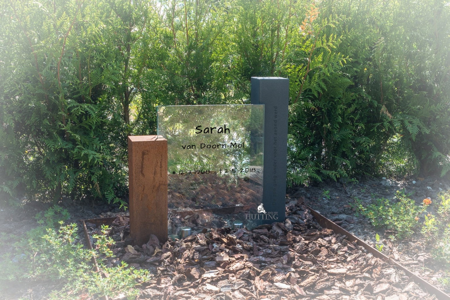 Urnenmonument staal en glas scaled