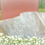Ruwe grafsteen met cortenstaal scaled