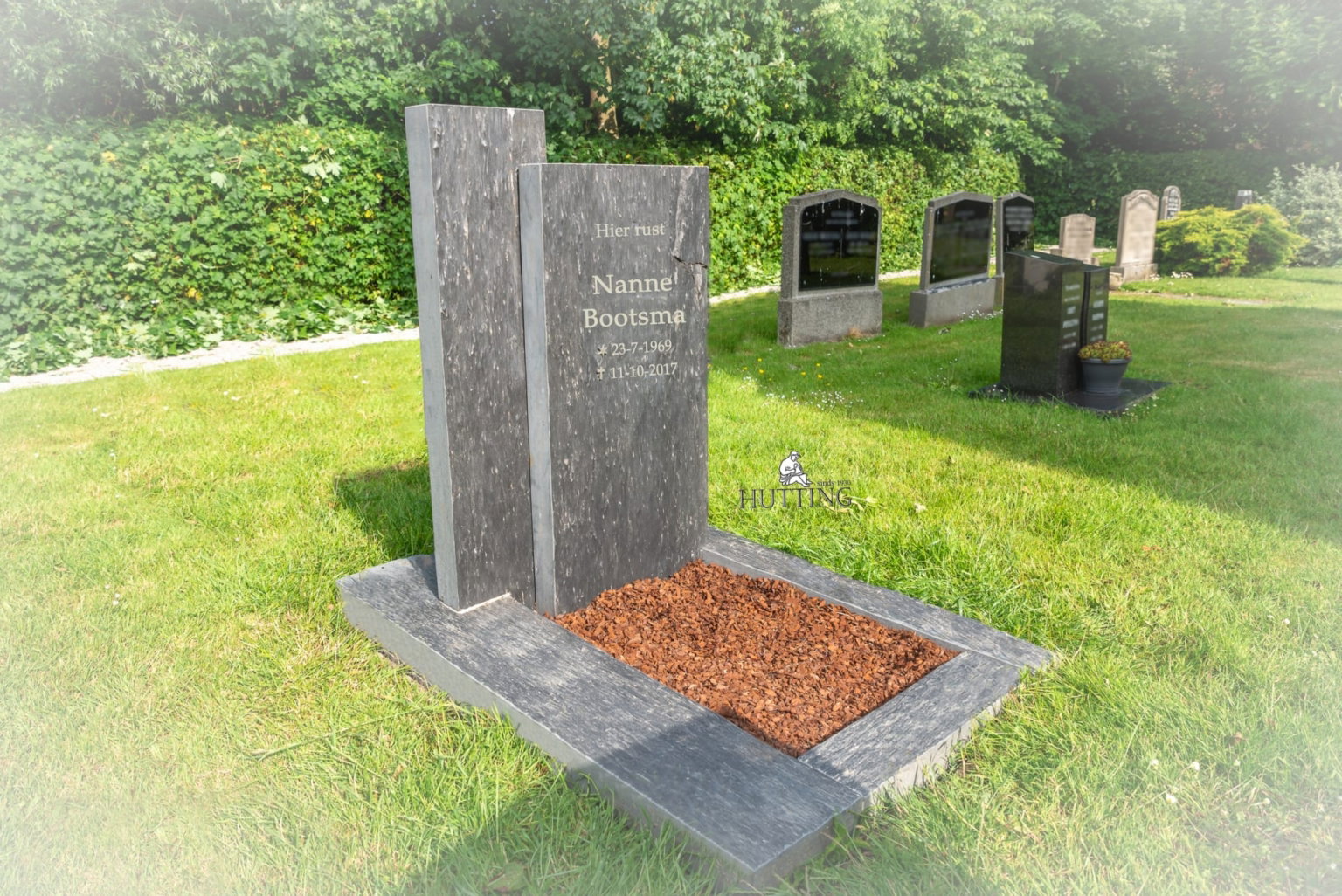 Leisteen grafmonument scaled