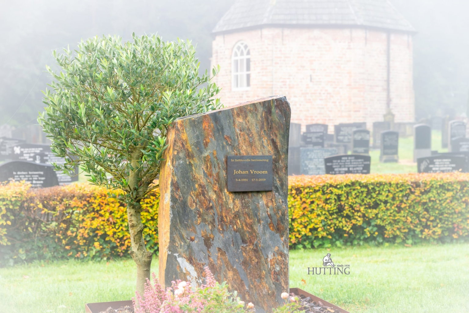 Leisteen grafmonument scaled