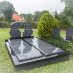 Grafmonument op plinten scaled