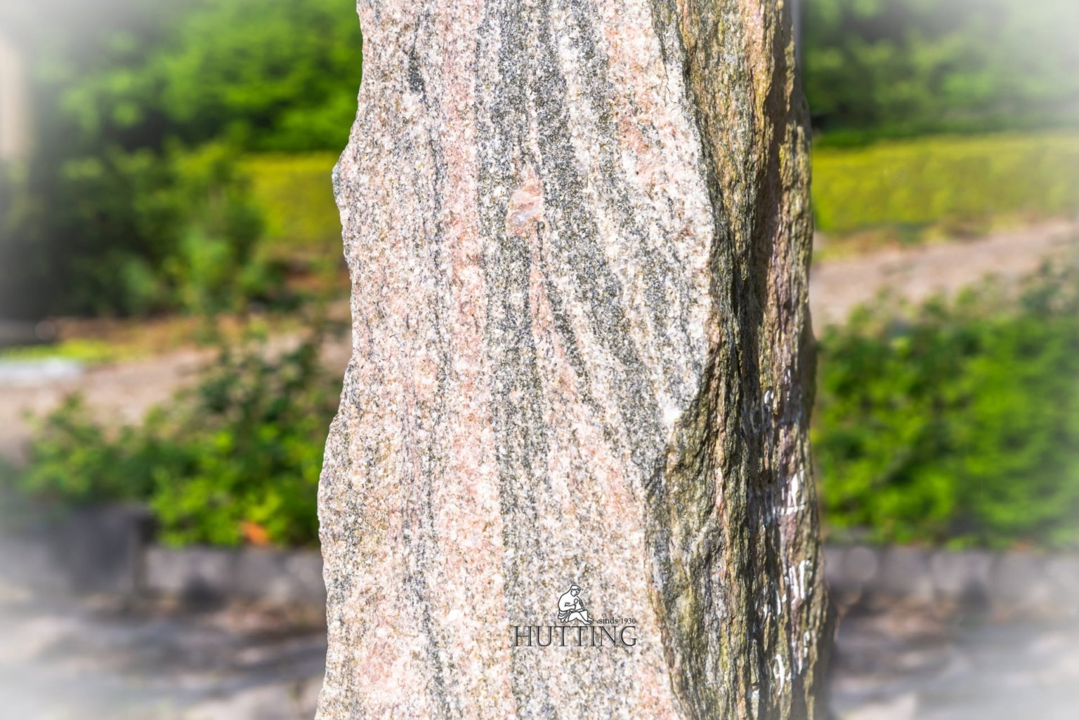Natuurlijk grafmonument scaled