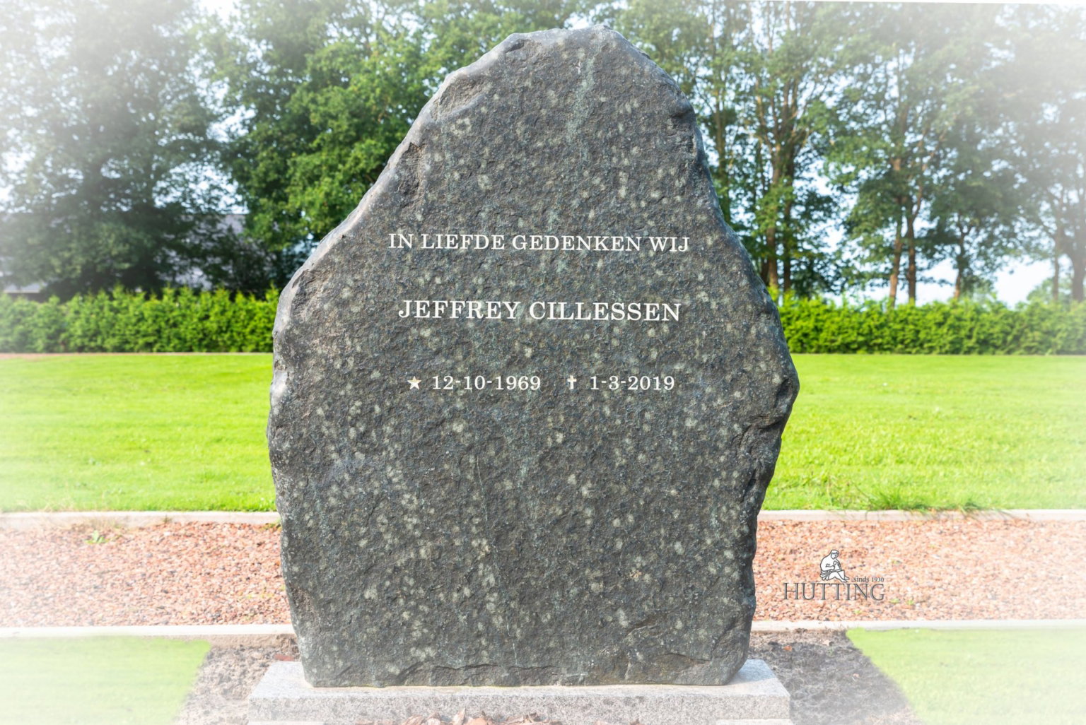 Grafmonument ruwe steen scaled