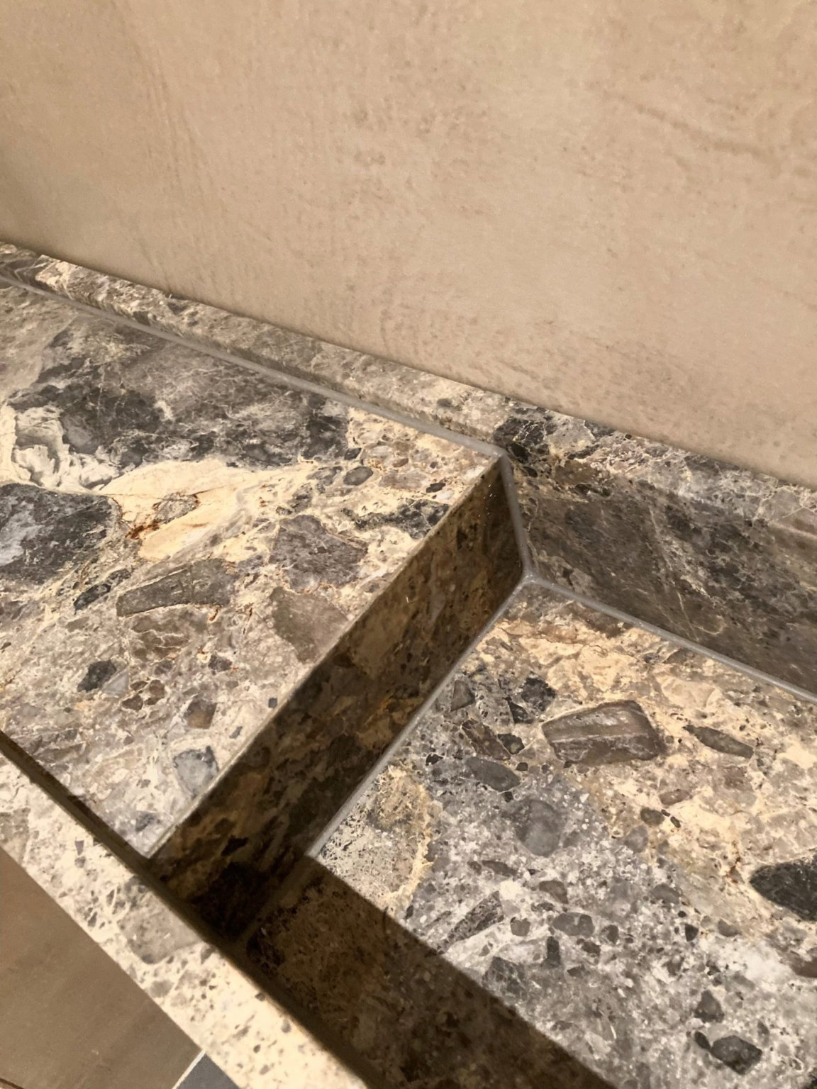 Natuursteen wasbak toilet scaled