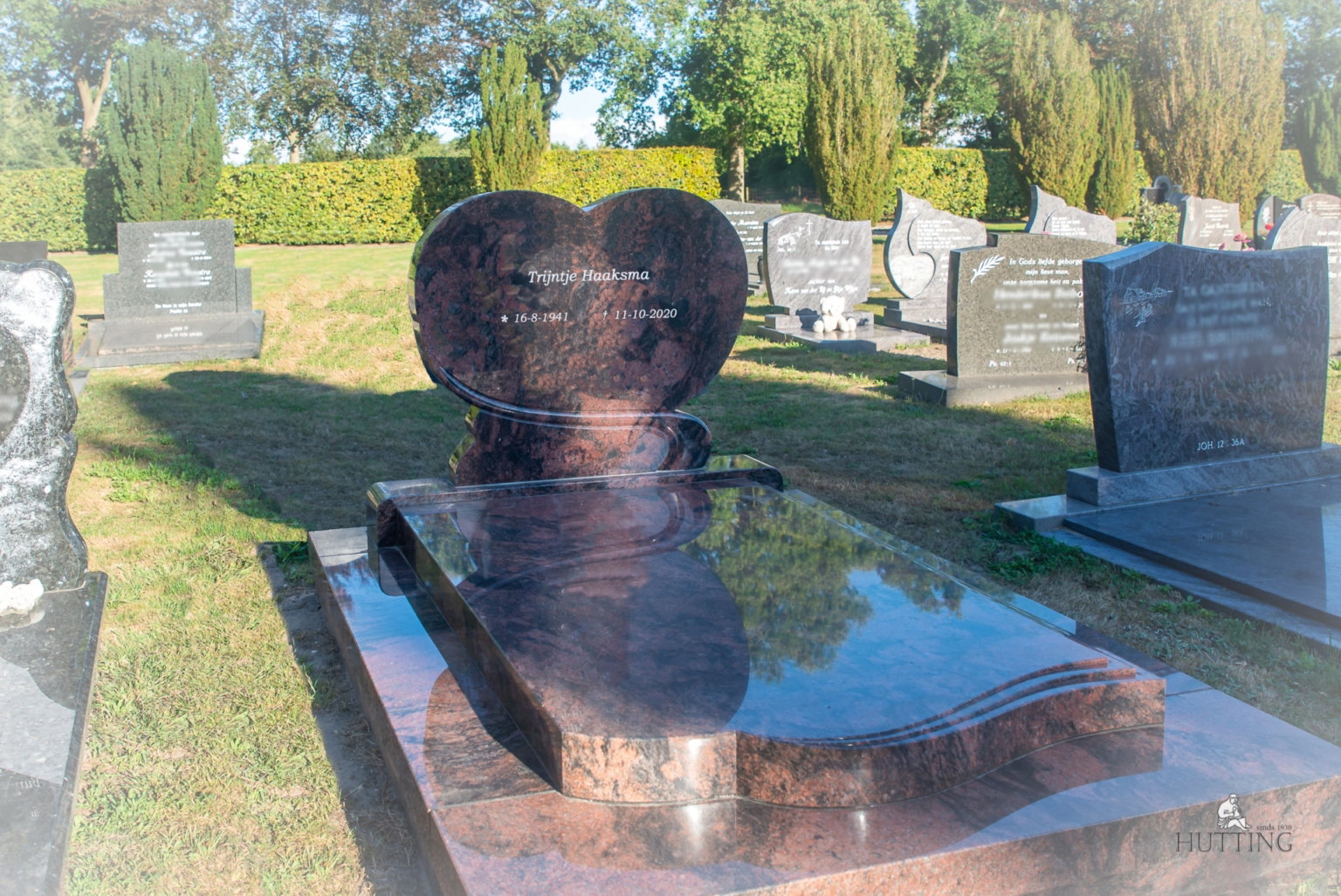 Aurora red graniet grafmonument scaled