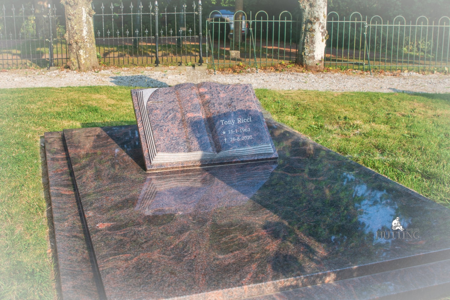 Grafsteen boek scaled