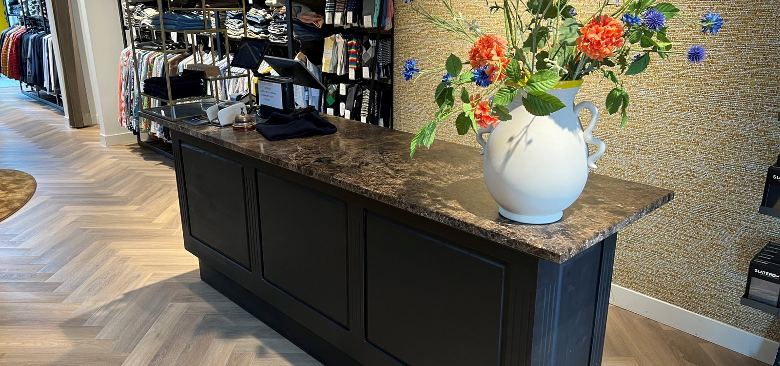 Balie winkel marmer scaled
