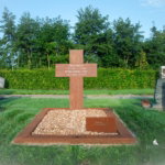 Grafsteen houten kruis scaled