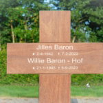 Kruis houten grafmonument scaled