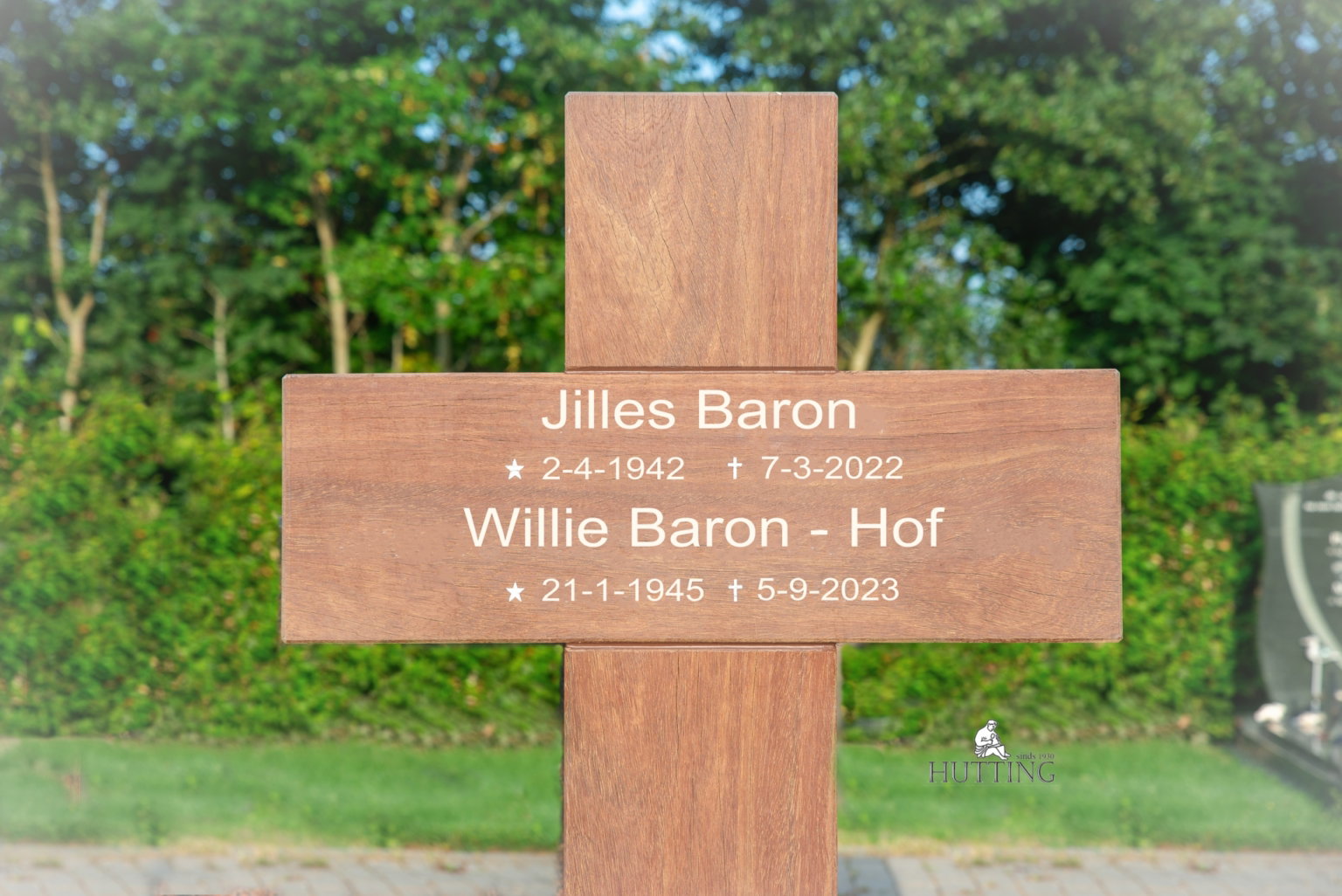 Kruis houten grafmonument scaled