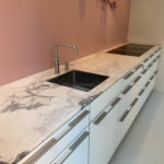 Wit marmeren aanrecht scaled