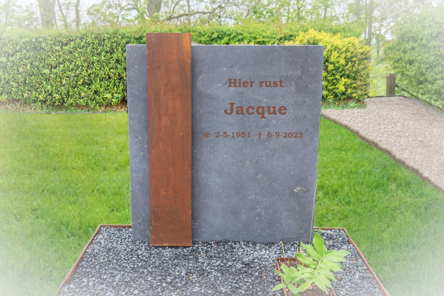 Cortenstaal grafmonument scaled