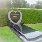 Grafmonument met hart scaled