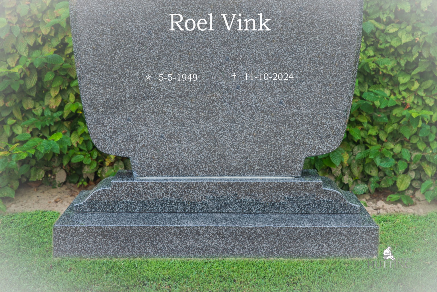 Sierlijk grafmonument scaled