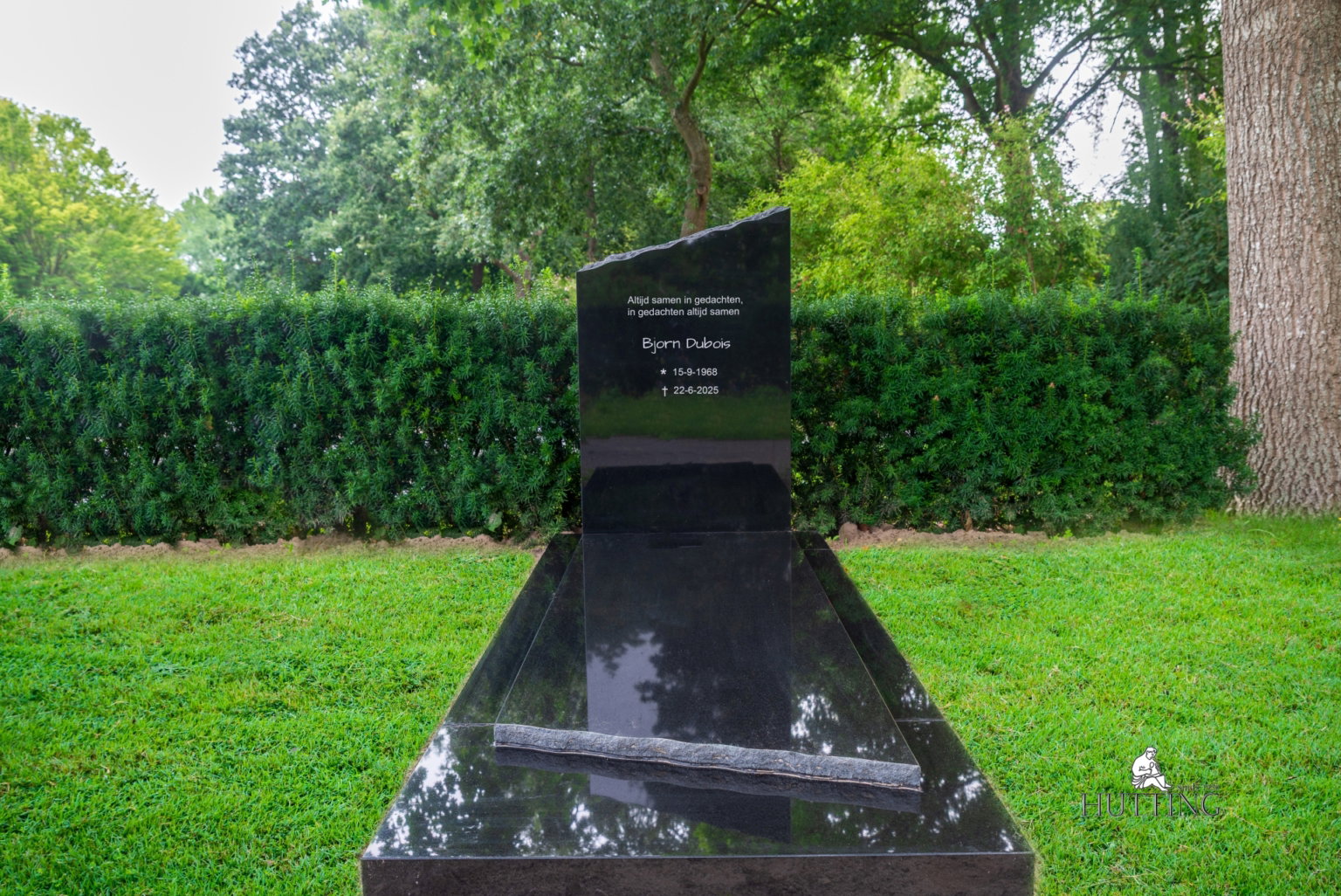 grafmonument met grafbedekking scaled