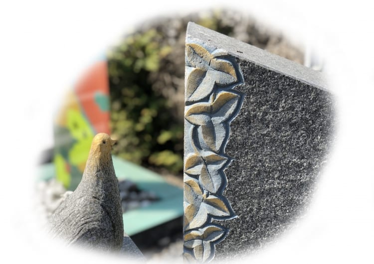 Grafmonumenten van natuursteen — Ornament aanbrengen
